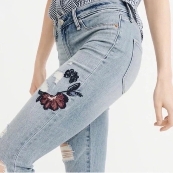 Abercrombie & Fitch Denim - Abercrombie & Fitch Harper Skinny
Floral Embroidered Jeans Size 29